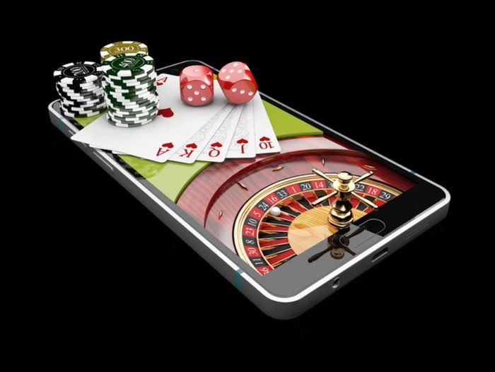 Antarmuka aplikasi delta bet menampilkan meja live dealer dan pilihan permainan slot